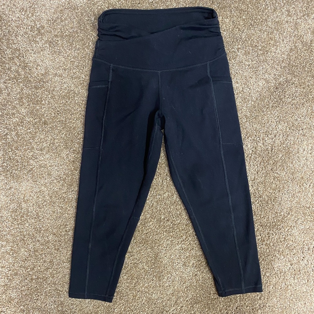 Earth Yoga Capri Leggings Womens Small Black Athleisure High-Waisted Side Pocket